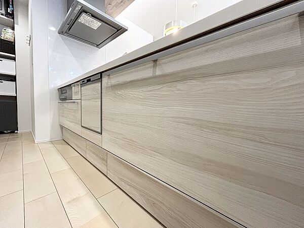 ダイニングに面した対面式キッチンでは、できたてのお料理がすぐテーブルに出せます