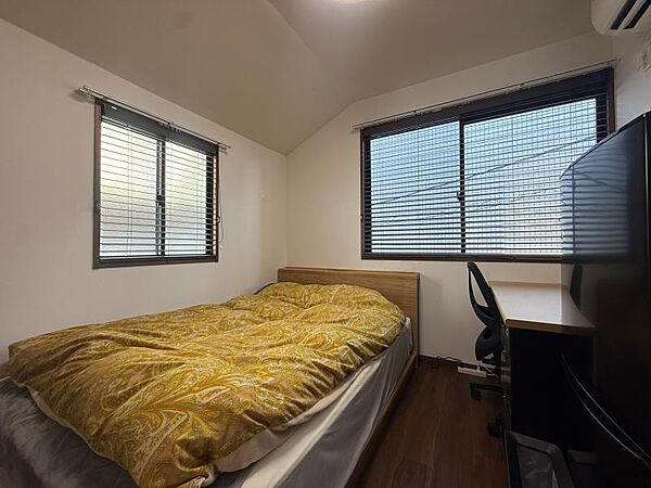2方向から光が入る開放的な洋室。お部屋全体が明るく、爽やかな毎日を過ごせます！