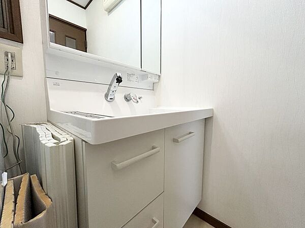 一日の始まりの朝、歯磨きをしたりメイクや髪をセットしたり・・・