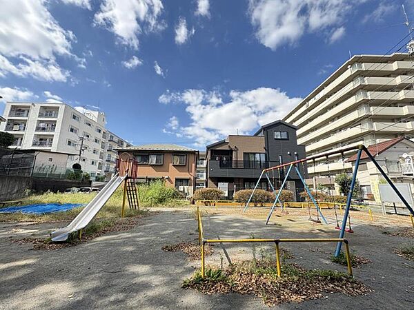 陣ケ前公園　400ｍ　徒歩約5分　遊具、広場がある公園！