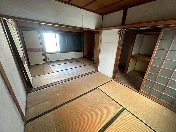 2階和室　収納も有り広々とお使いいただけます。