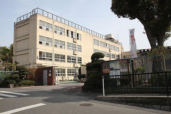 縄手北中学校徒歩約10分