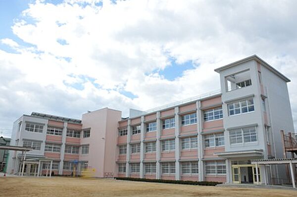 成和小学校　徒歩約5分