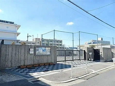 小阪中学校　徒歩約１８分