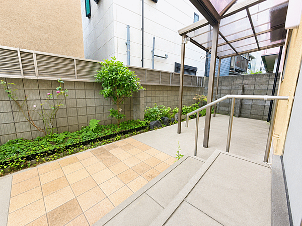 庭　家庭菜園・ドッグランなどご趣味にご利用できます。庭のある暮らし。子どもたちが安全に遊べるマイホーム。