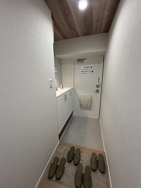 玄関　白のやわらぎが広がる玄関です