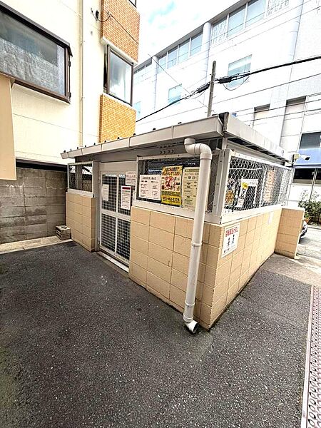 ゴミ置き場　ロック式・監視カメラも完備　