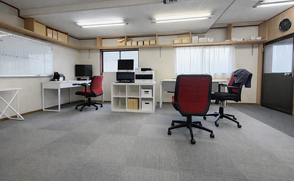 2階事務所　お部屋に改装することも可能です。（掲載写真はホームステイジング後のイメージです）