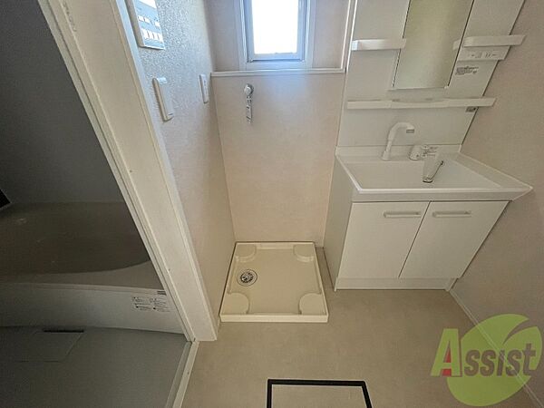 画像23:洗濯機置場は室内にあるのでもちろんいつでも洗濯可能です。
