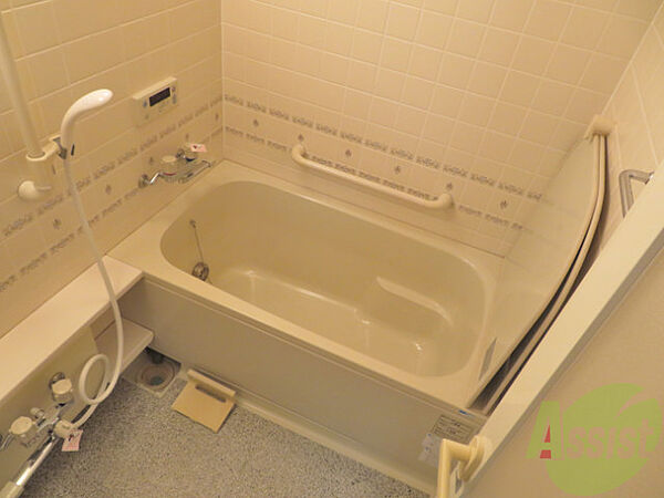 画像4:浴室はこちらのゆったりサイズのユニットバスになりますね
