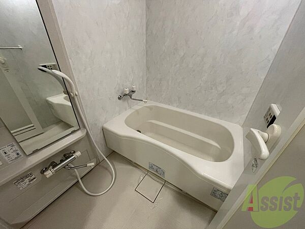 画像4:浴室はゆったりと浸かれるサイズ感になっています。