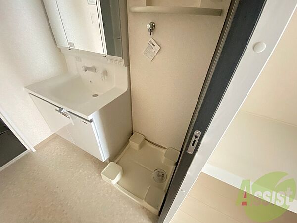 画像23:洗濯機置場は室内にあるのでもちろんいつでも洗濯可能です。