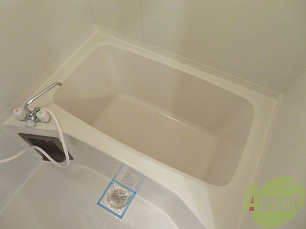 画像4:ゆったりと浸かれそうな浴槽です。
