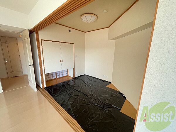 画像22:和室は収納と板の間があり風情を感じれます