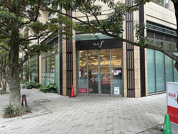 最寄りのスーパーマーケット、デリド中央湊店
