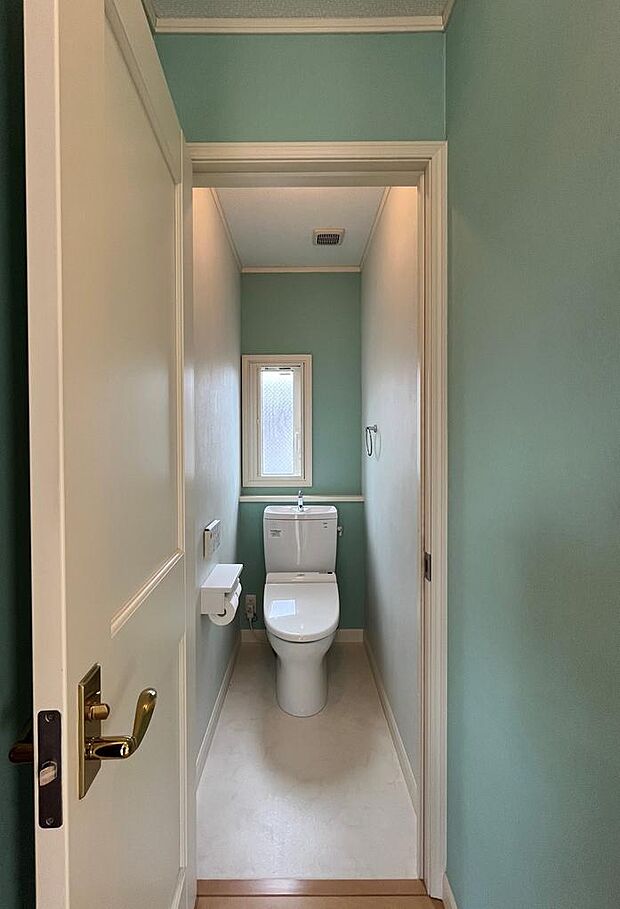 ペパーミントグリーンがフレッシュな２階トイレ