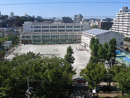 横浜市立帷子小学校(830m)