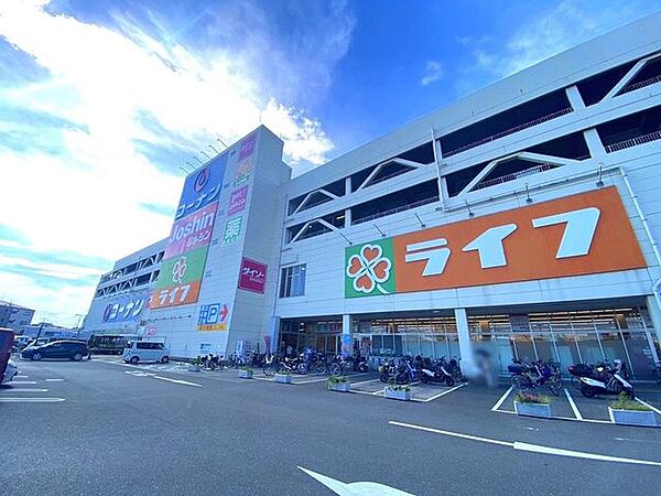 ライフ寝屋川店 340m