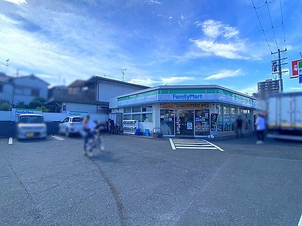 ファミリーマート寝屋川初町店 850m