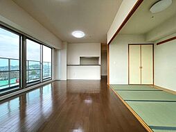 ロイヤルメドゥ香里園タワー 3LDKのリビング/ダイニング