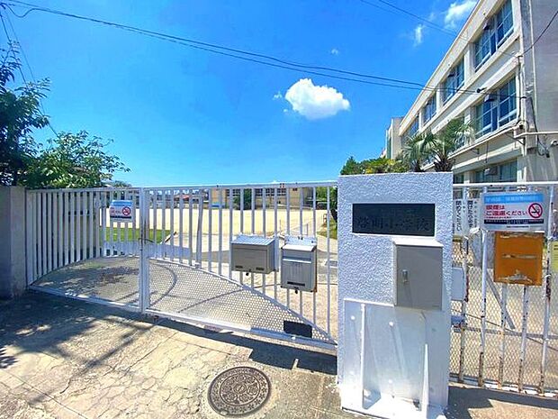 寝屋川市立啓明小学校 180m