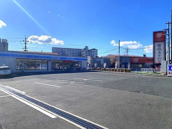 ローソン寝屋川葛原新町店 600m