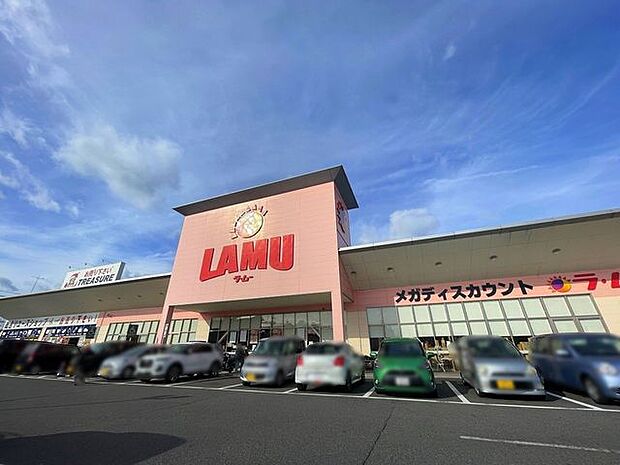 ラ・ムー八幡店 1100m