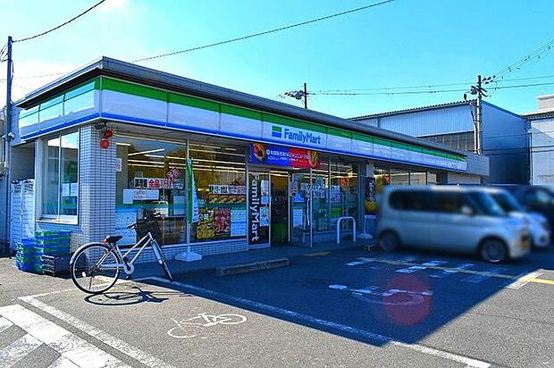 ファミリーマート八幡月夜田店 950m