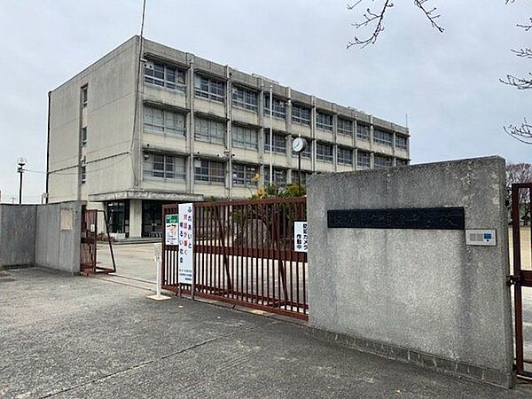 枚方市立渚西中学校 1900m