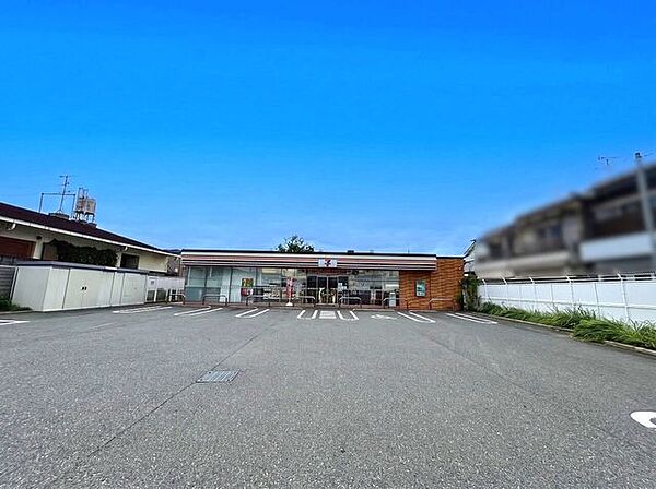セブンイレブン大東諸福1丁目店 650m