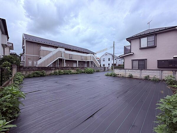 270m2超のゆとりある敷地が魅力の売地。広々とした空間を活かし、こだわりの間取りや開放感あふれる住まいづくりが可能です。家族の理想を形にする、贅沢な暮らしをご提案します。