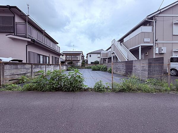 暮らしのイメージが自然と広がる、住環境の整った魅力あるロケーション。周辺環境の利便性と穏やかな街並みが調和し、家族の新しい毎日を心地よく彩る理想の住まいづくりが叶います。