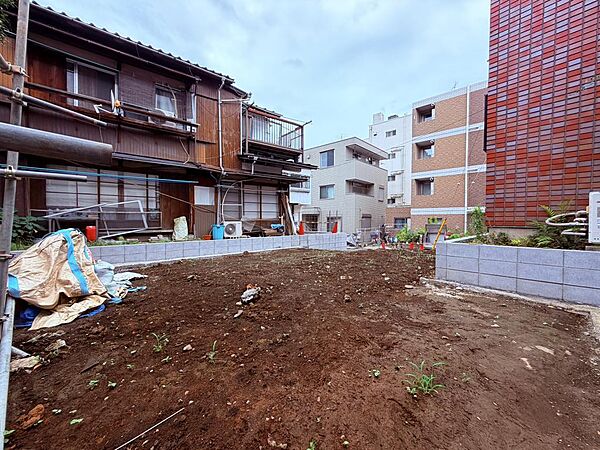 東急目黒線「不動前」駅徒歩8分の利便性に優れた立地。「武蔵小山」駅や「目黒」駅も利用可能で、通勤・通学はもちろん、休日のお出かけにも便利なアクセス環境が整っています。
