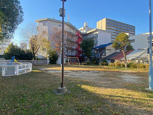 高殿西公園 290m