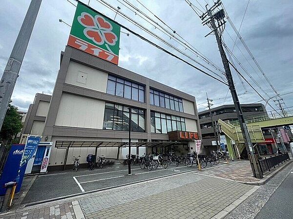 ライフ 江口店 180m