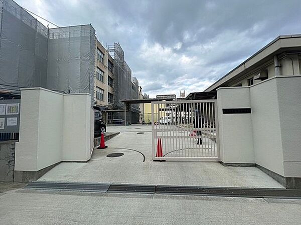 大阪市立今津中学校 740m