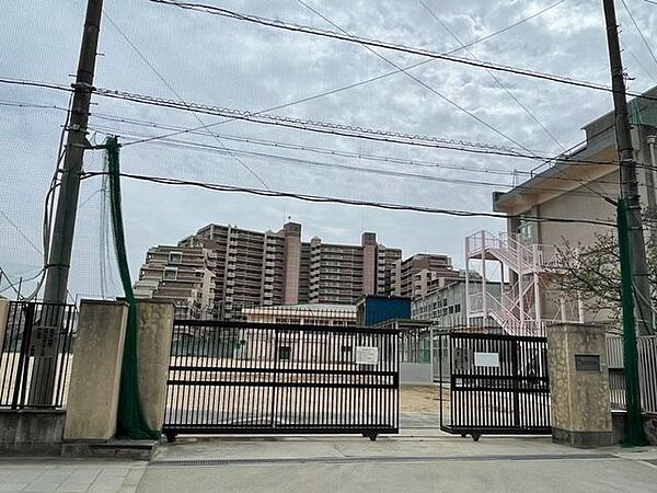 大阪市立淀川中学校 1030m