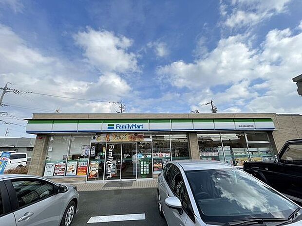 コンビニ ファミリーマート浜松半田山四丁目店 600m