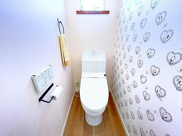 2階トイレの壁紙はかわいいスヌーピー柄♪