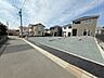 外観：前面道路は南東側、約3.4ｍ。コンビニまで270ｍ（徒歩4分）で買い物便利♪食事を簡単に済ませたい日やちょっと何か食べたい時などの買い物時にうれしい距離です♪