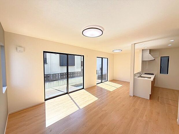 自然と家族が集まり、家族と食事を楽しみ、一緒にテレビを見て笑ったり、のんびりくつろいだりできるのがLDK。是非家族と素敵な時間をこの場所で♪