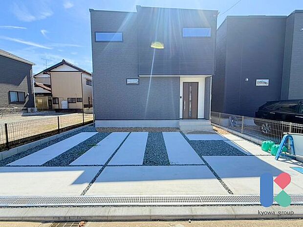 「表札はどんなデザインが合うだろうか」「あの部屋は自分の部屋にしたいな」「ほしいと思っているあのソファは置けるかな」など自分がここに住んだら、どのようにしようかと考えながら楽しくご内覧ください♪