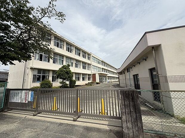 浜松市立曳馬小学校 700m