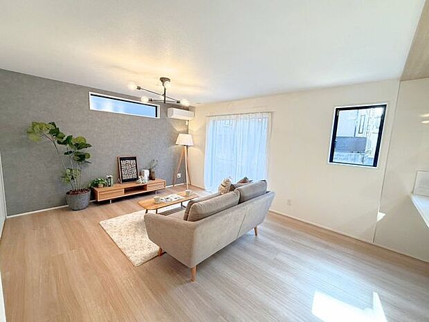 自然と家族が集まり、家族と食事を楽しみ、一緒にテレビを見て笑ったり、のんびりくつろいだりできるのがLDK。是非家族と素敵な時間をこの場所で♪