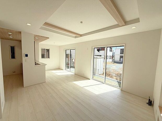 自然と家族が集まり、家族と食事を楽しみ、一緒にテレビを見て笑ったり、のんびりくつろいだりできるのがLDK。是非家族と素敵な時間をこの場所で♪