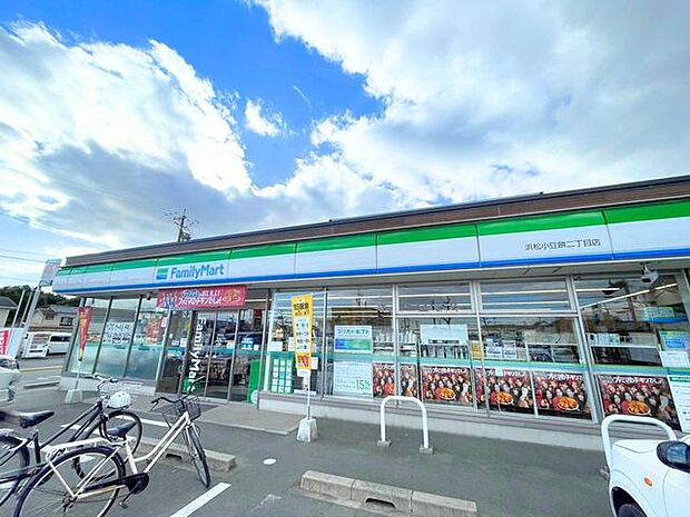 コンビニ ファミリーマート浜松小豆餅二丁目店 700m