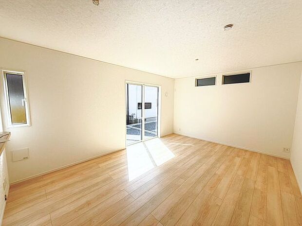 自然と家族が集まり、家族と食事を楽しみ、一緒にテレビを見て笑ったり、のんびりくつろいだりできるのがLDK。是非家族と素敵な時間をこの場所で♪