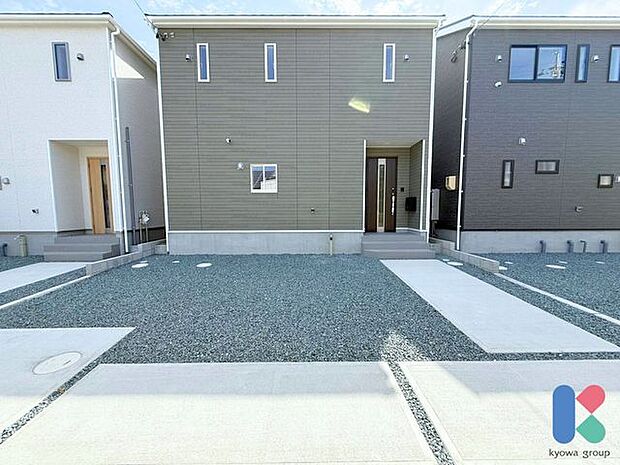 「表札はどんなデザインが合うだろうか」「あの部屋は自分の部屋にしたいな」「ほしいと思っているあのソファは置けるかな」など自分がここに住んだら、どのようにしようかと考えながら楽しくご内覧ください♪
