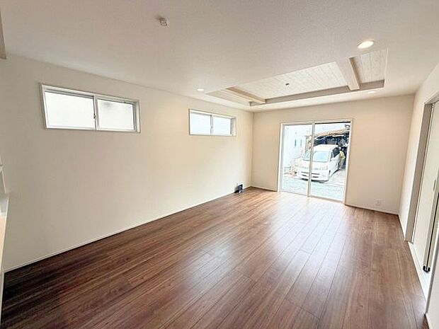 四季でコーディネートを変える楽しみを♪春には柔らかな色で明るく、夏には清涼感のある色で涼しげに、秋には落ち着きのある色でしっとりと、冬には温かみのある色を取り入れて目で見て四季を感じるリビングへ。