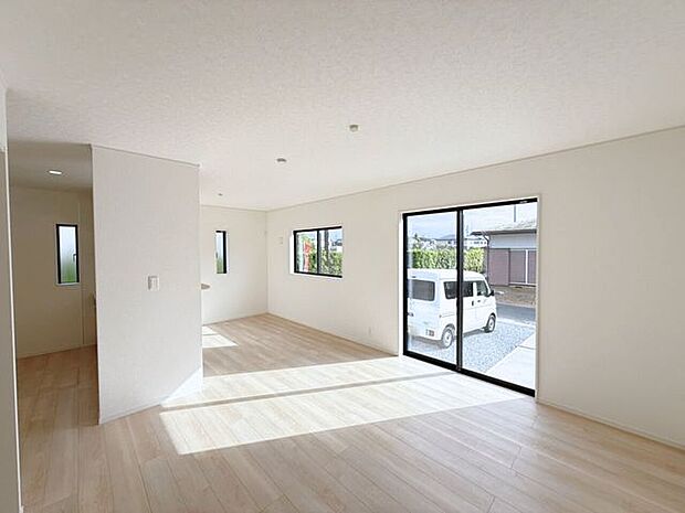 自然と家族が集まり、家族と食事を楽しみ、一緒にテレビを見て笑ったり、のんびりくつろいだりできるのがLDK。是非家族と素敵な時間をこの場所で♪